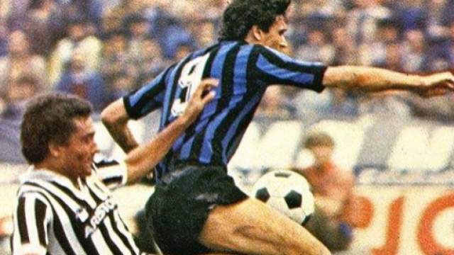 Juventus-Inter, campionato 1982/83: contrasto tra Gentile ed Altobelli