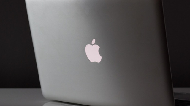 Lavoro da casa per italiani con Apple (pixabay)