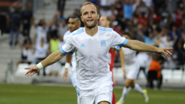 Val&egrave;re Germain c&eacute;l&eacute;brant son but en Europa