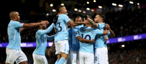 Los jugadores del Manchester City celebran uno de sus goles