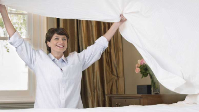 Cambiate le lenzuola poche volte? Eccone i pericoli da non sottovalutare