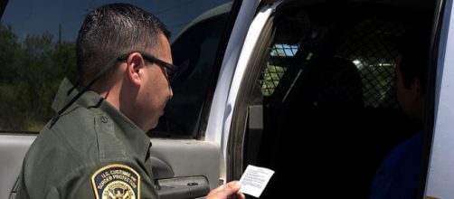 A Border Patrol agent at work. - [Image credit - Gerald L. Nino, Wikimedia Commons]