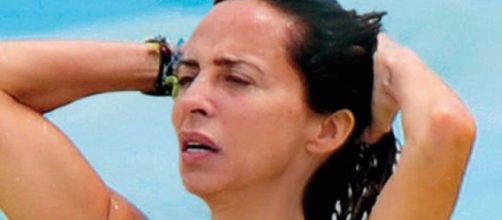 Mar&iacute;a Pati&ntilde;o pillada en la playa.