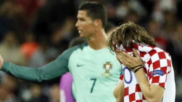 A crying Luka Modric was consoled by his Real Madrid teammates ... - 101greatgoals.com