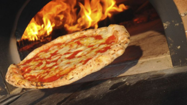La pizza napoletana diventa patrimonio dell'umanit&agrave;.
