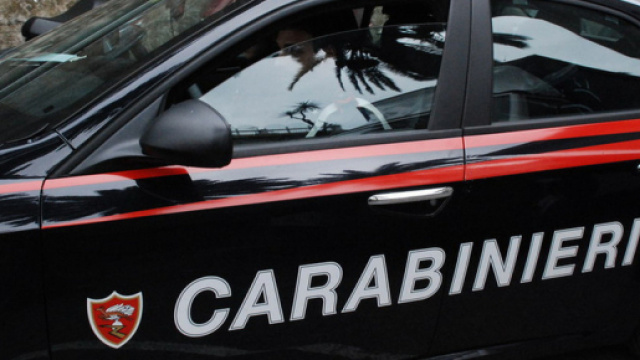 Madre uccide entrambi i figli e tenta il suicidio