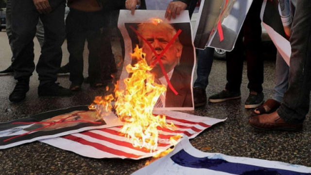 Palestina: esplode la rabbia della gente dopo l'annuncio di Trump di riconoscere Gerusalemme come capitale di Israele