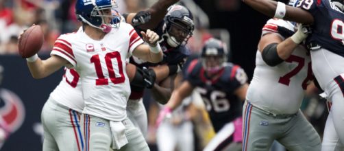 Eli Manning needs to make big decisions concerning his future with the New York Giants -- AJ Guel via Wikimedia Commons