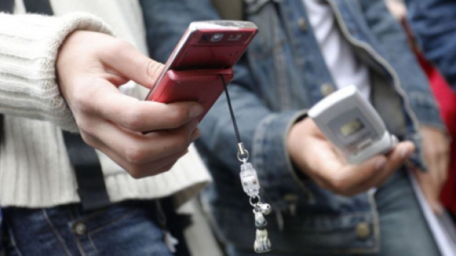 Les portables &agrave; l'&eacute;cole et au coll&egrave;ge interdits en septembre 2018 ... - leparisien.fr