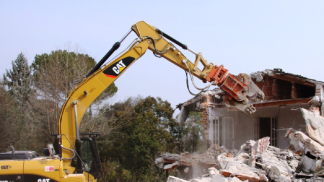 PEr non pagare le tasse si demolisce casa