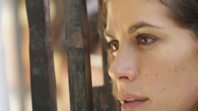 Stasera in Tv, domenica 12/12/2017: su Canale 5 la fiction con Giulia Michelini