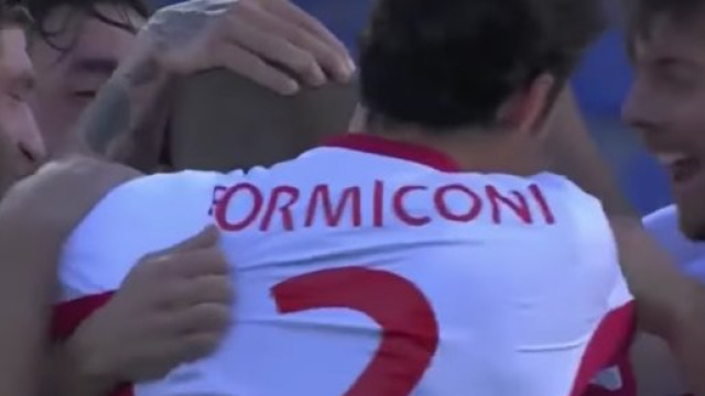 Giocatori del Pordenone festeggiano dopo un gol in Coppa Italia