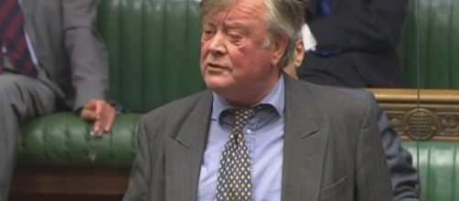 Ken Clarke 'helps' Philip Hammond | PoliticsHome.com - politicshome.com