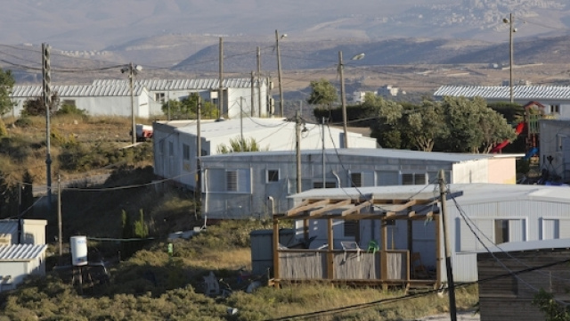 Alcune abitazioni di Amona evacuate