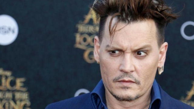 Johnny Depp m&eacute;tamorphos&eacute;, son nouveau look affole la Toile ! | Non ... - non-stop-people.com