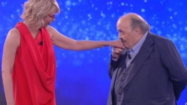 Maria De Filippi in lacrime da Costanzo