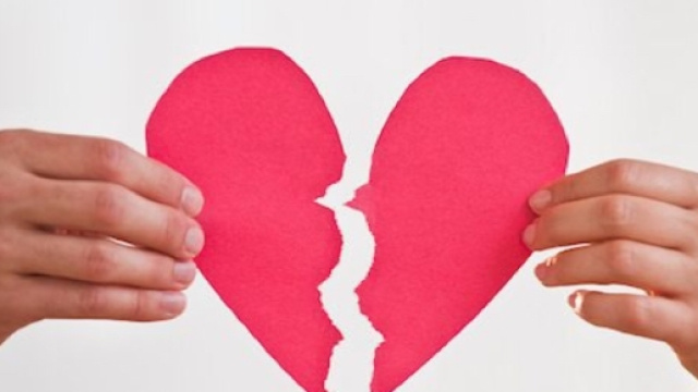 Un couple embl&eacute;matique de t&eacute;l&eacute;-r&eacute;alit&eacute; se s&eacute;pare ! #LesMarseillais #LesAnges