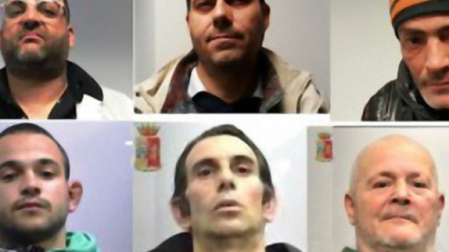 I sei arresti effettuati dalla Polizia.