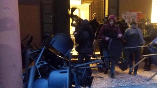 La biblioteca deve restare aperta a tutti&rdquo;, scontri all'universit&agrave; ... - lastampa.it