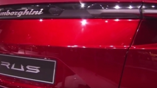 Lamborghini Urus, presentazione ad aprile 2017.