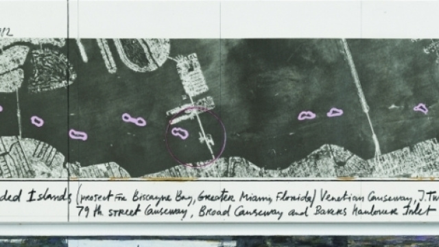 "Sorrounded Island", Christo: uno dei pezzi in mostra a Ferrara
