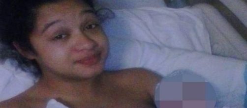 Na imagem &eacute; poss&iacute;vel ver a m&atilde;e criminosa juntamente com a crian&ccedil;a que foi abusada sexualmente com apenas tr&ecirc;s meses de idade.