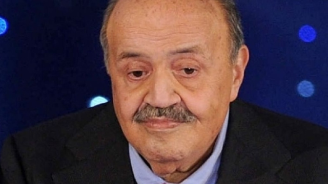 Costanzo non ha gradito l'ironia di Crozza sul bacio rubato a Maria