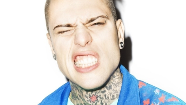 Fedez &egrave; molto arrabbiato con la stampa italiana, soprattutto quella on line.