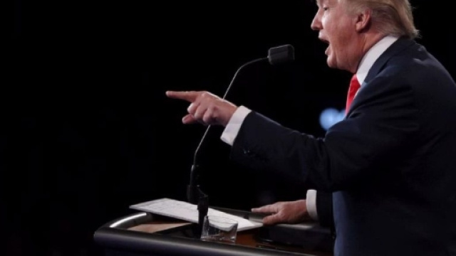 Usa 2016. Trump all'attacco, e con Clinton &egrave; quasi rissa. "Non so ... - ilfattoquotidiano.it