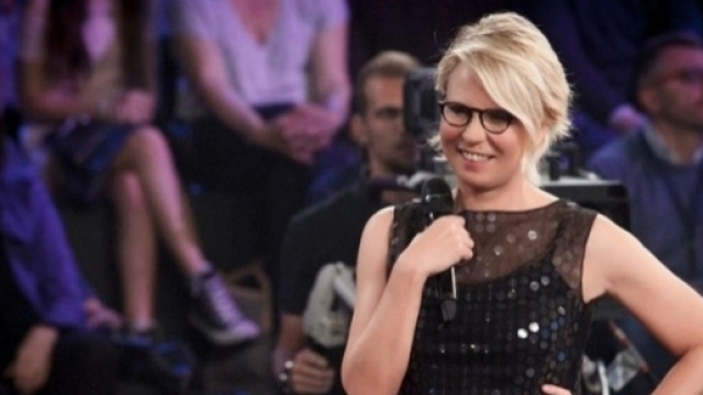 Amici 16: una famosa cantante 'volta le spalle' a Maria De Filippi.