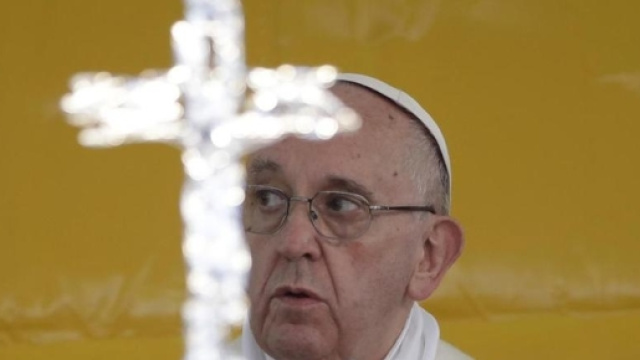 Il Papa condanna i preti pedofili nella prefazione del libro di una vittima di costoro