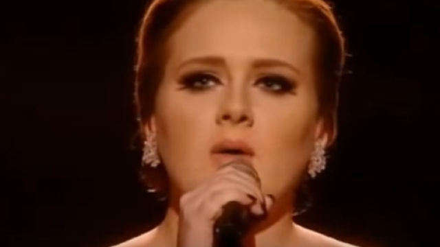 La cantante Adele, 5 nomination ai Grammy Awards 2017