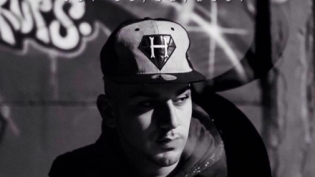 ''Per Tre'': il brano di Checco.