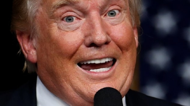 Donald Trump in versione cantante grazie a Super Deluxe.