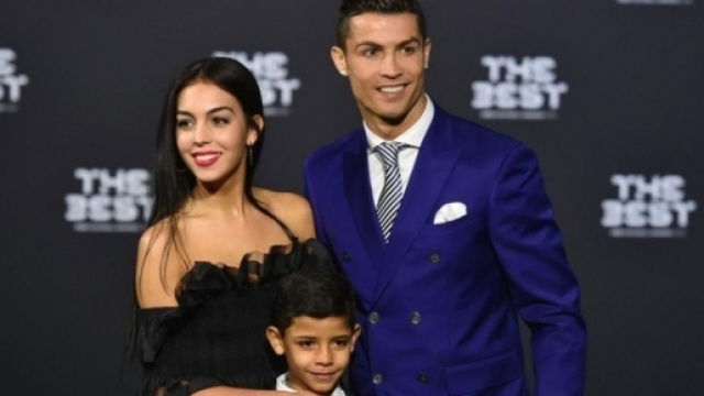 EN IMAGES. Cristiano Ronaldo pr&eacute;sente sa nouvelle compagne ... - leparisien.fr