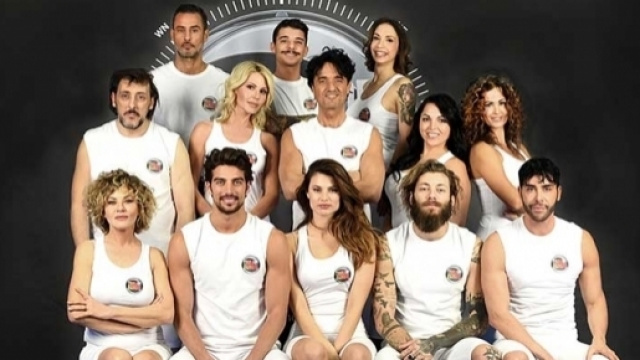 Primo bacio sull'Isola Dei Famosi: nasce una nuova coppia.