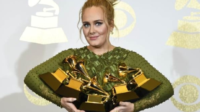 Vincitori Grammy Awards 2017, Adele mattatrice con 5 grammofonini conquistati