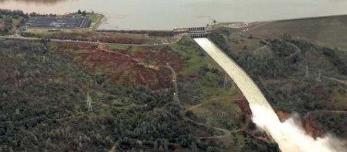 The Oroville dam spillway. peeweethepinstriper (YouTube-screencap)