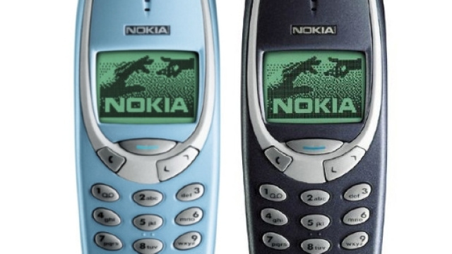 Due modelli del mitico Nokia 3310