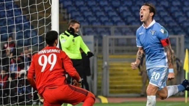 Il rigore trasformato da Biglia e l'esultanza del capitano