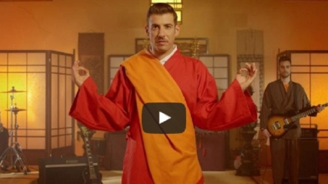 Il video di "Occidentali's karma" ha gi&agrave; milioni di visualizzazioni