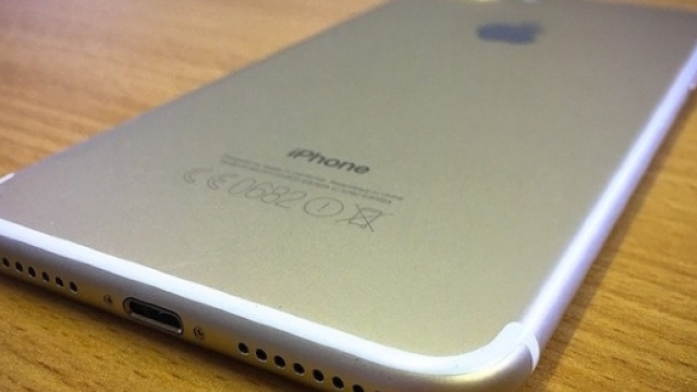 iPhone - Immagine via Pixabay https://pixabay.com/it/users/rhysadams-3148724/