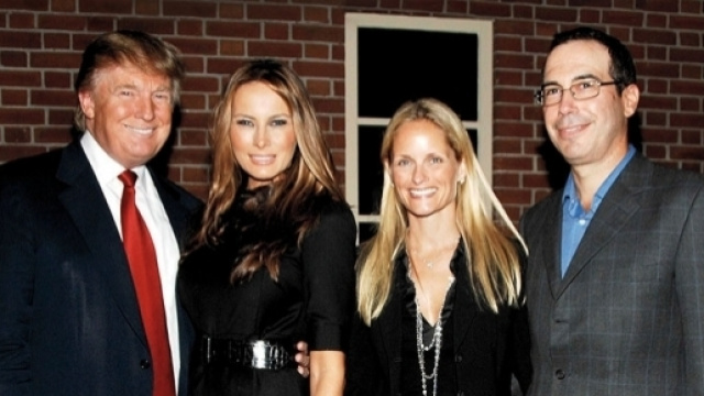 Steve Mnuchin e Donald Trump con le rispettive compagne