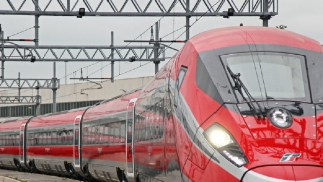 Tragedia a Rovigo, un ragazzo muore lasciandosi cadere sotto un frecciarossa