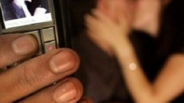 Video 'piccante' diventa virale: ragazzina minacciata