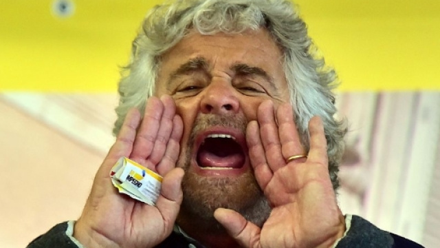 Beppe Grillo nella bufera per battute su transgender - queerblog.it