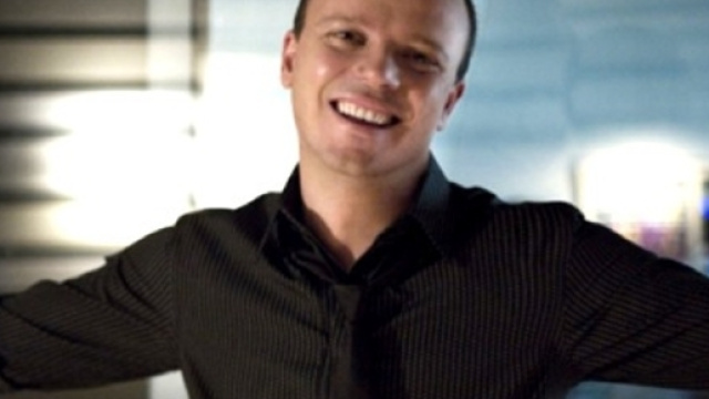 Gigi D'Alessio furioso contro la giuria di Sanremo 2017