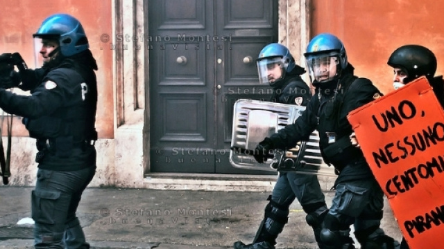 Incidenti manifestanti polizia | Stefano Montesi Photojournalist ... - photoshelter.com