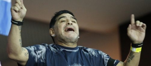 Diego Maradona apoy&oacute; al N&aacute;poles en el Santiago Bernab&eacute;u - televisa.com