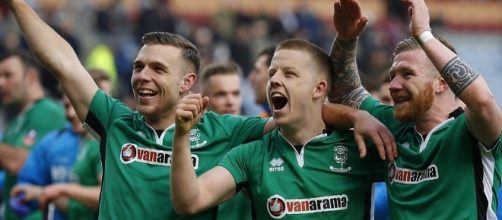 FA Cup: Sean Raggett heads Lincoln ahead against Burnley - BBC Sport - bbc.co.uk